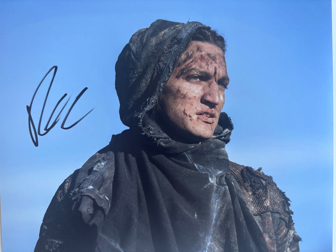 Richard Harmon signed Autograph 8x10 The 100, Bates Motel