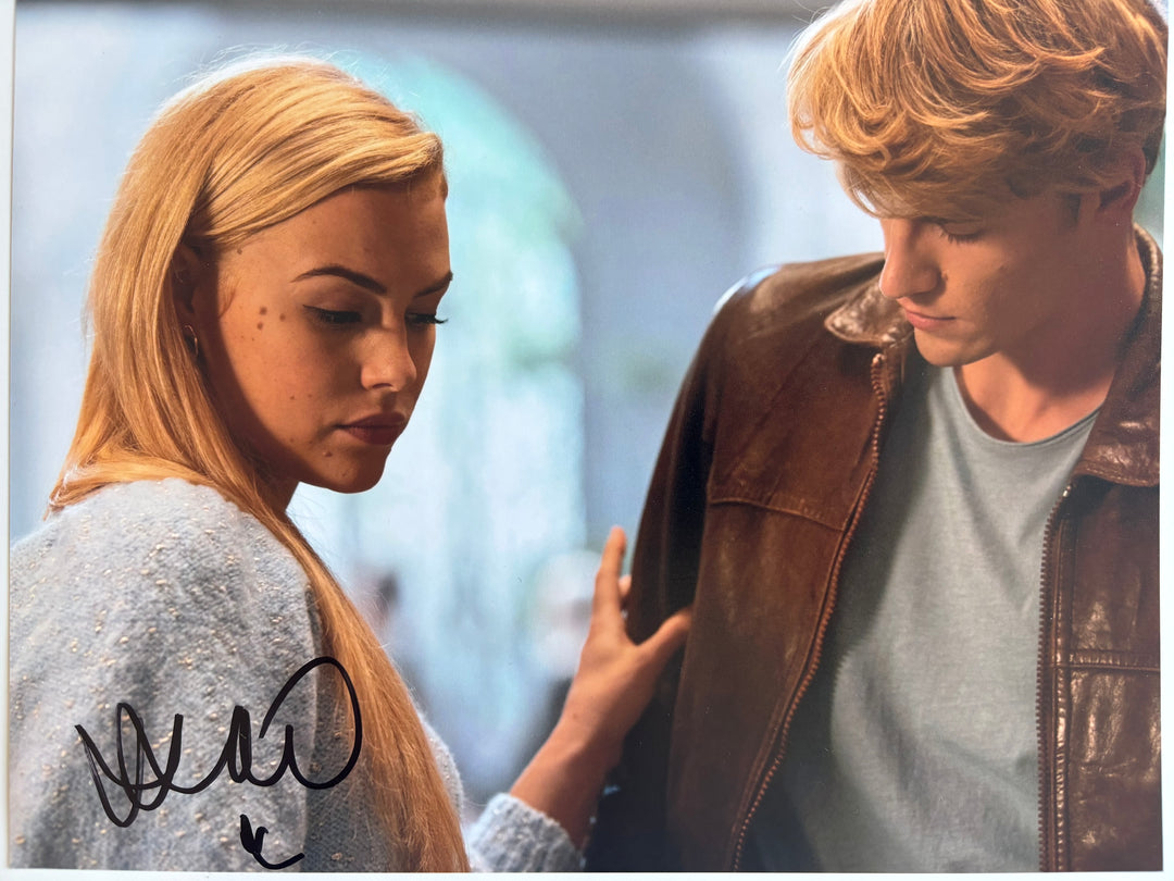 Hannah van der Westhuysen signed Autograph 8x10 Winx Saga, Sandman