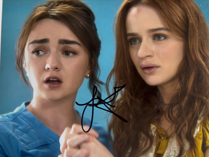 Joey King signed Autograph 8x10 Bullet Train, The Flash, The Kissing Booth, Practical Magic, Conjuring