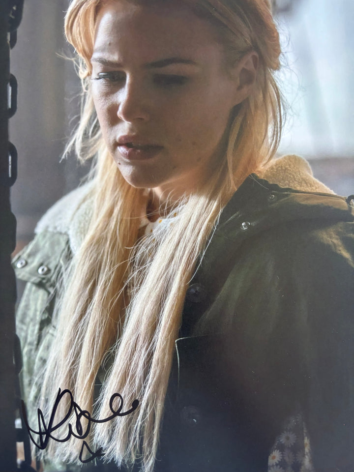 Hannah van der Westhuysen signed Autograph 8x10 Winx Saga, Sandman